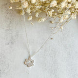 Collana Elegante in Argento con Zampa