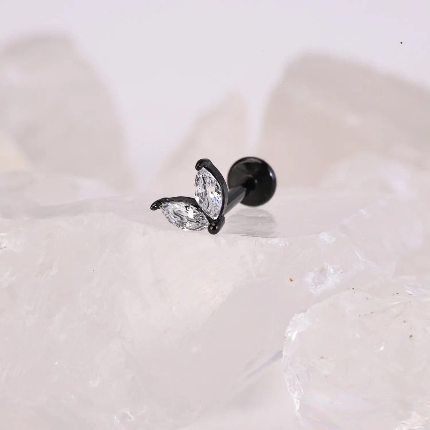 Stud a Pétalo Doppio con Retro Piatto