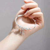 Bracciale regolabile con ciondoli a tre foglie in argento