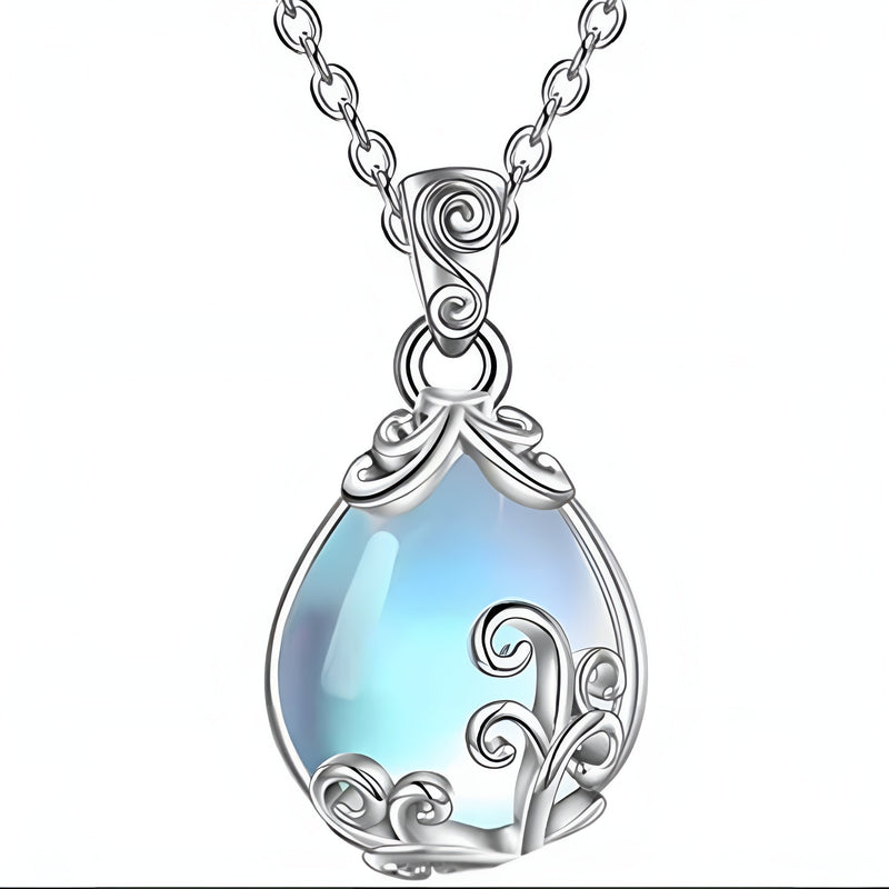 Collana con pendente a forma di ghiacciaio illuminato dalla luna