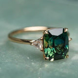 Anello in Oro con Gemma Verde Ispirato al Vintage