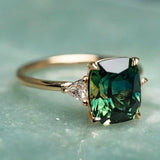 Anello in Oro con Gemma Verde Ispirato al Vintage