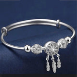 Bracciale regolabile con ciondoli a tre foglie in argento