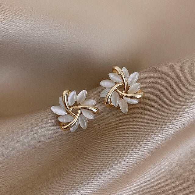 Orecchini di Opale Bianco di Lusso in Oro