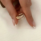Anello Elegante in Oro con Pietre Scintillanti