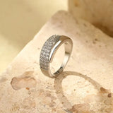 Anello Elegante in Oro con Pietre Scintillanti