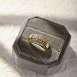 Anello Elegante in Oro con Pietre Scintillanti