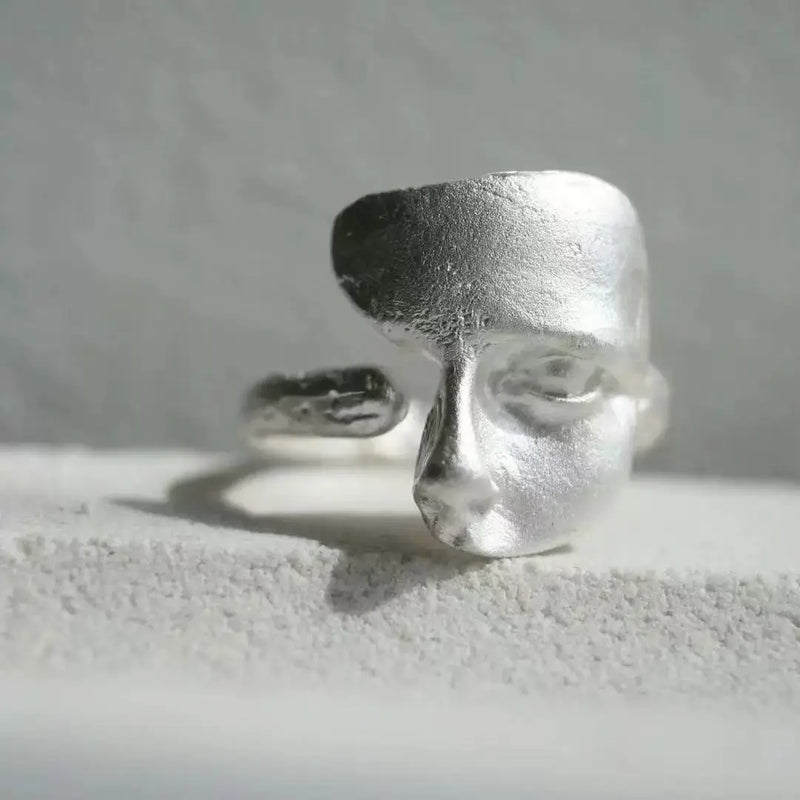 Anello Regolabile con Faccia Astratta in Argento