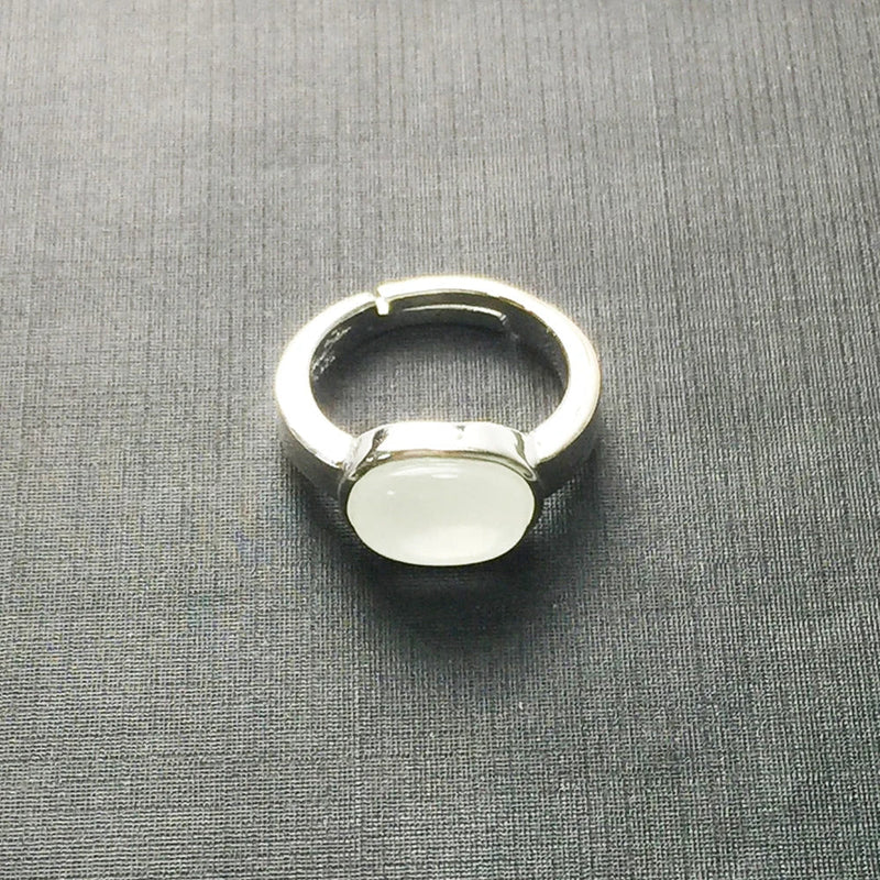 Anello Dichiarativo Regolabile in Argento con Cabochon Bianco