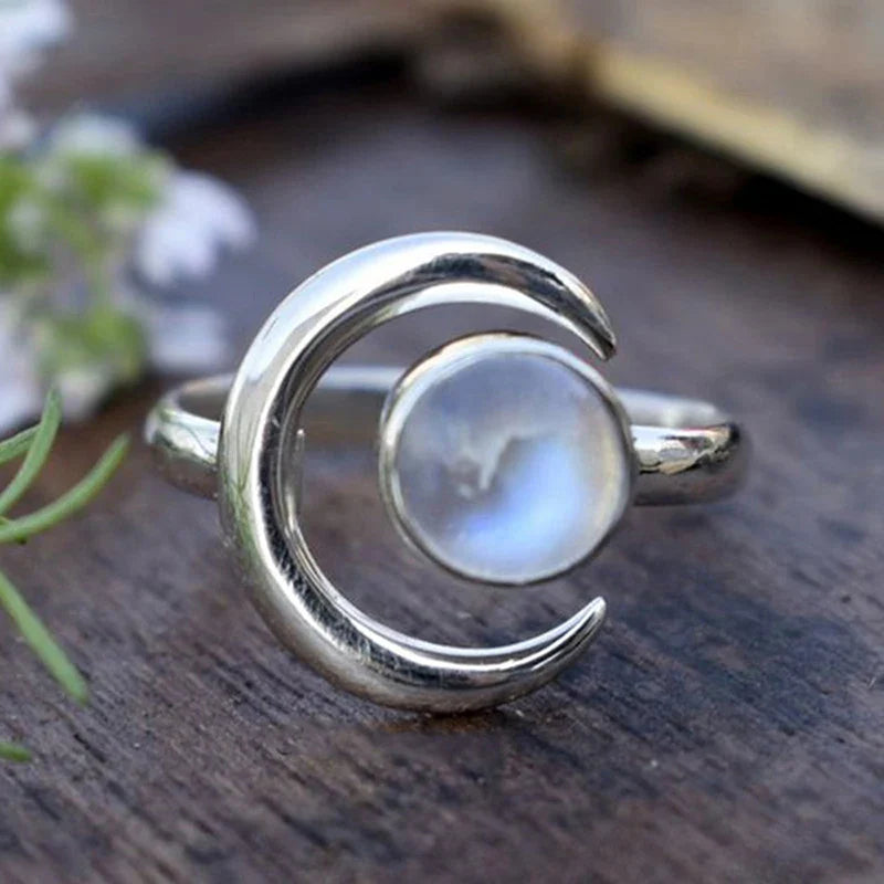 Anello in Argento con Pietra Luna Crescente