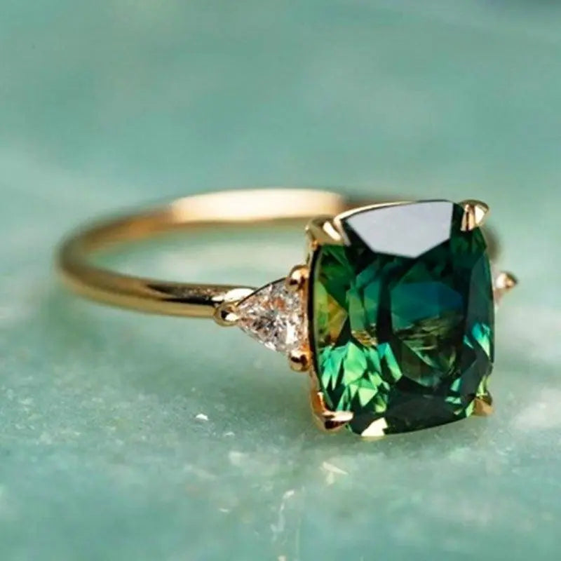 Anello Elegante Quadrato con Smeraldo
