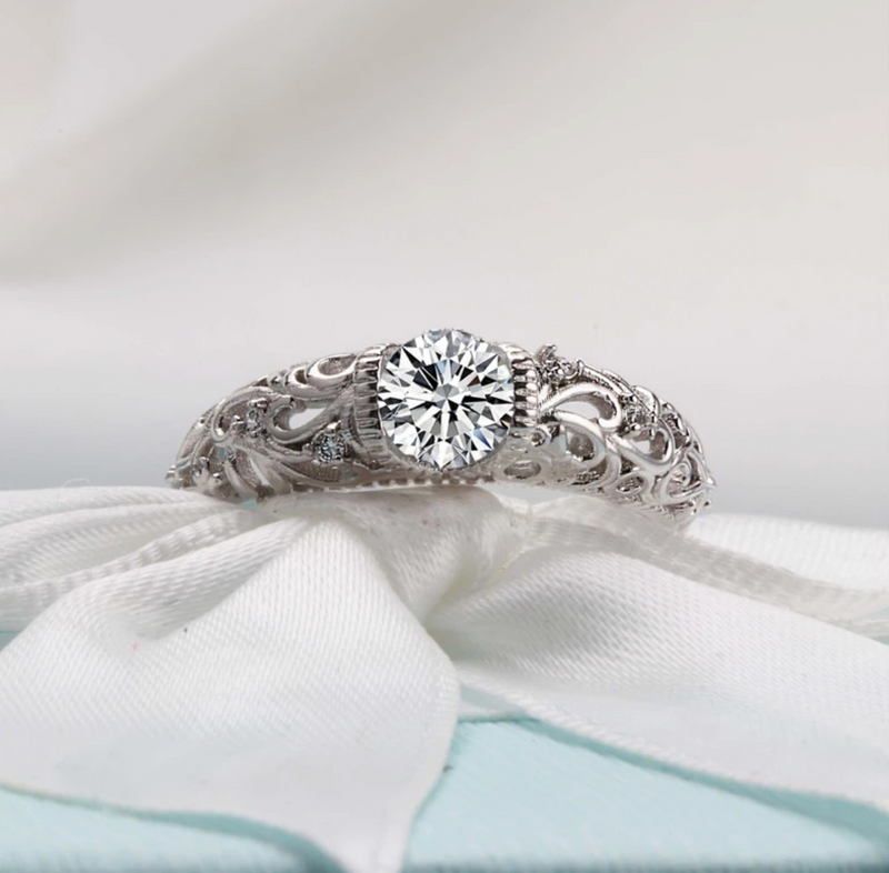 Anello Elegante in Argento e Zirconia