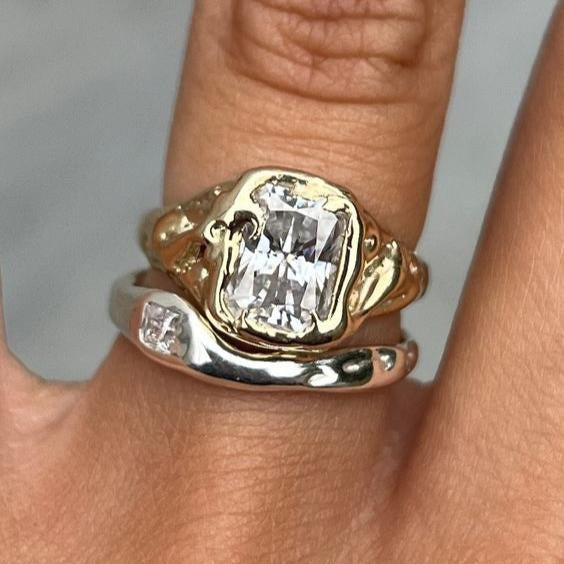 Set di Anelli a Strati Luminosi in Oro e Argento