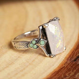 Anello in Argento con Opale Bianco Vintage