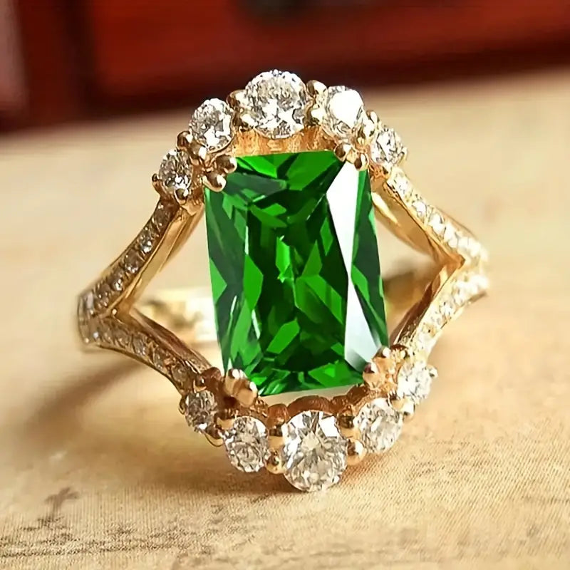 Anello Elegante con Pietra di Smeraldo
