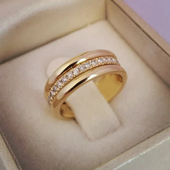 Anello Vintage Incastonato in Zirconia Dorata