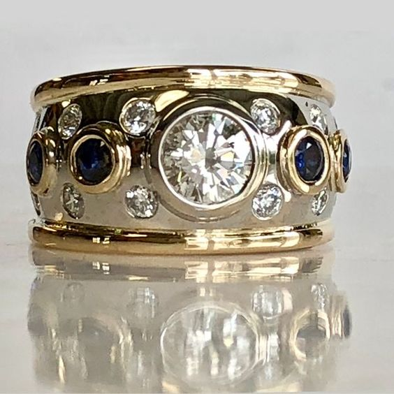 Anello Vintage Incastonato in Zirconia Dorata