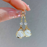 Orecchini Pendenti in Oro con Opale Bianco Vintage