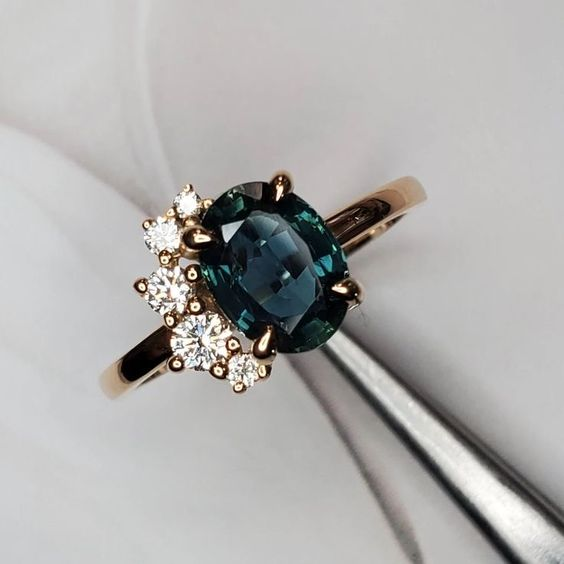 Anello Vintage in Cristallo Blu e Zirconia
