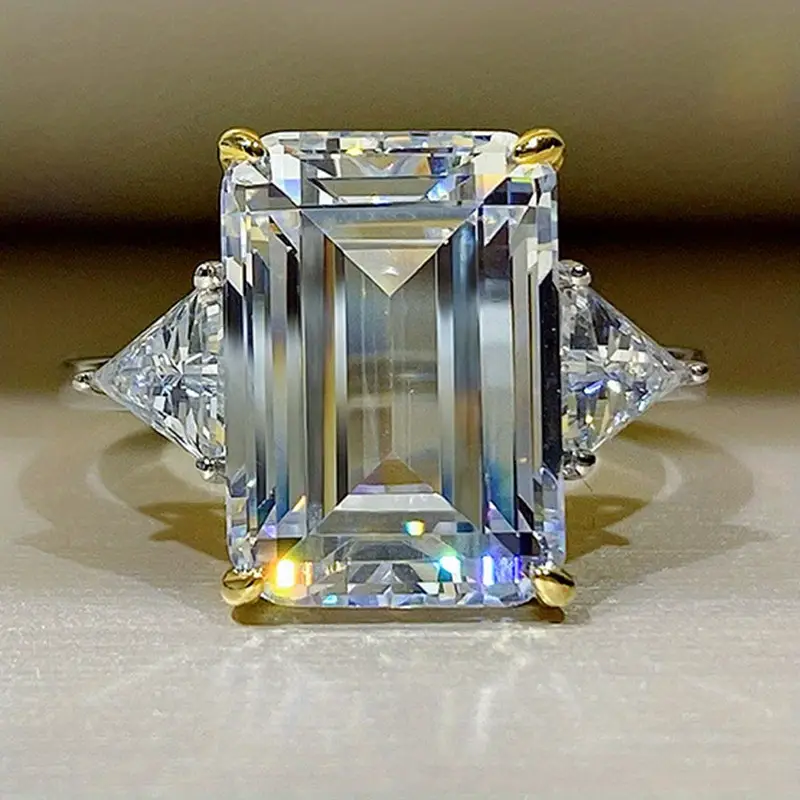 Anello Dorato Vintage con Vetro Quadrato