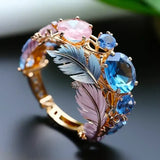 Anello Antico in Cristallo con Piuma Esotica