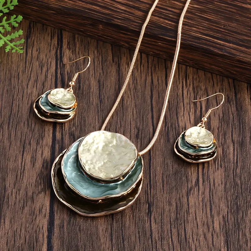 Set vintage con pietre blu a strati