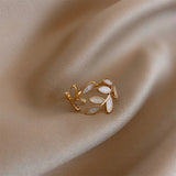 Anello Foglia di Opale Bianco