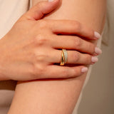 Anello Elegante in Oro con Pietre Scintillanti